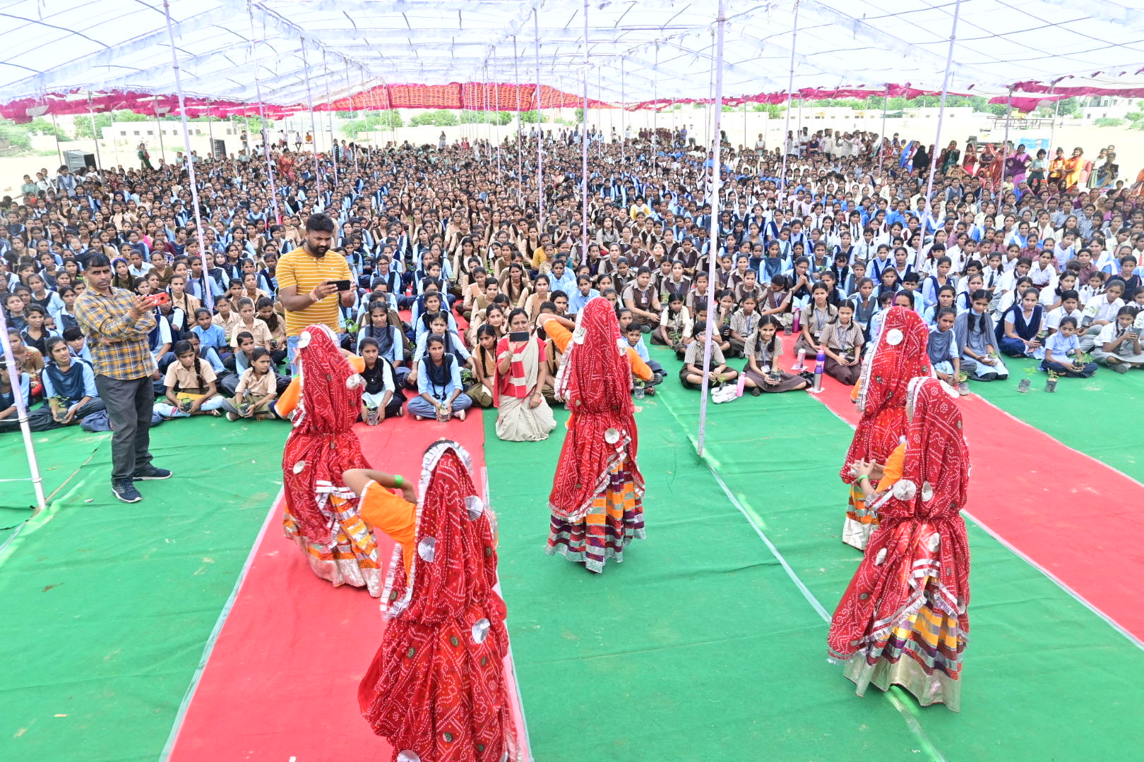 Bikaner celebrates Girl Child Day with 60,000 moringa saplings given to school girls